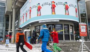 Стотици британски туристи се измъкнали от карантина в Швейцария