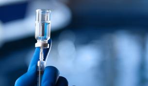 Две жени се дегизираха като по-възрастни, за да бъдат ваксинирани