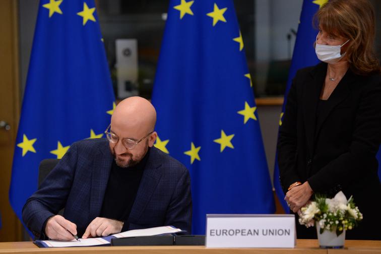 ЕС подписа търговското споразумение с Великобритания