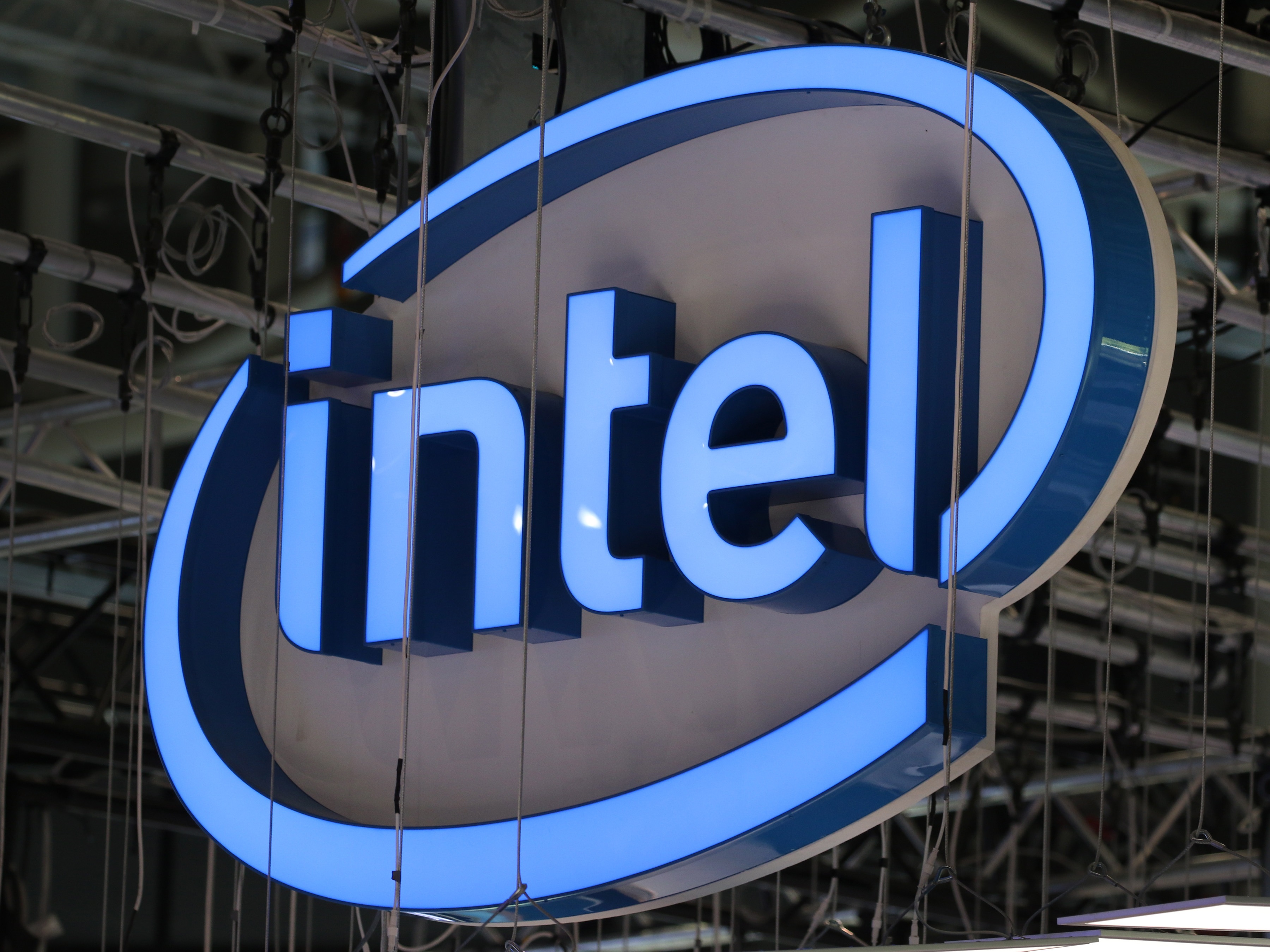 Intel подготвя хибридна архитектура за процесорите си