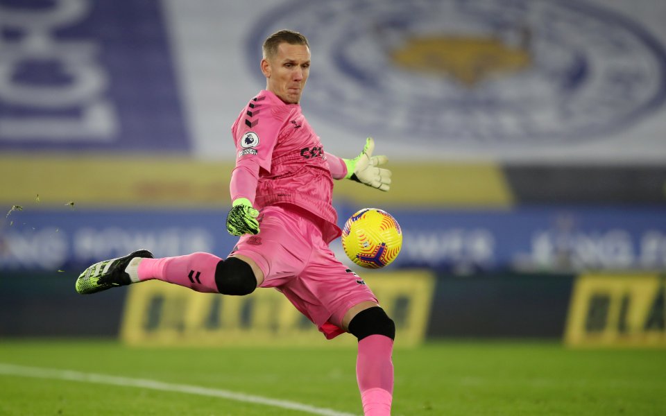 Евертън преговаря с Рома за закупуването на вратаря Робин Олсен,