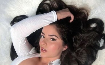 Деми Роуз упорито преследва мечтата си да бъде футболна половинка