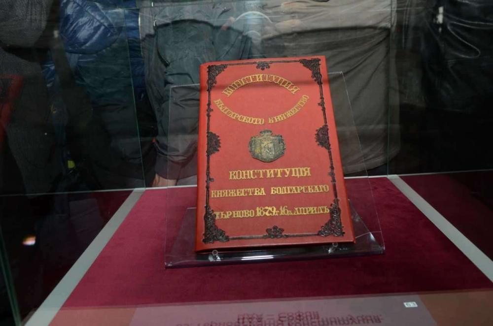 6 септември: Търновската конституция е възстановена