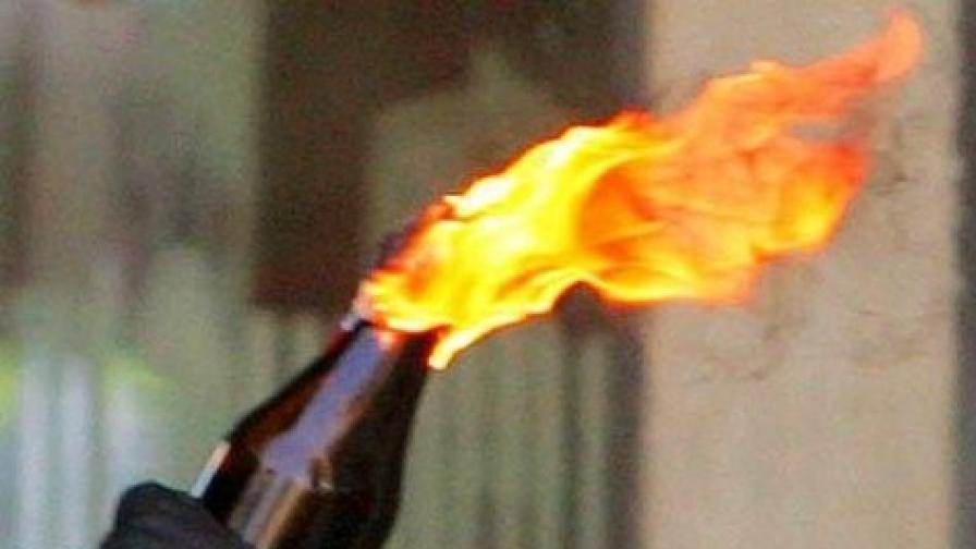 Нападение с коктейли "Молотов" срещу руски център в Прага