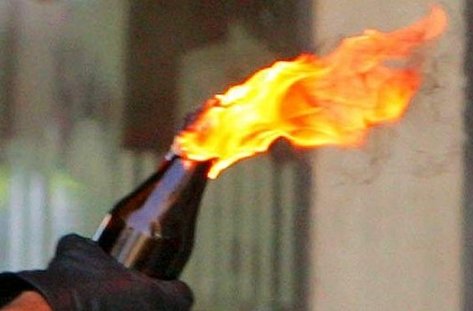 Нападение с коктейли "Молотов" срещу руски център в Прага