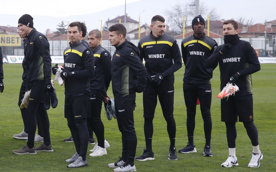 Сериозни проблеми с контузии изпитват в Коматево. Вчерашната двустранна игра