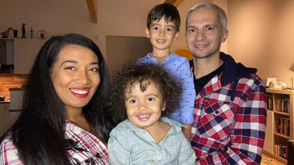 Деян Славчев &ndash; Део и неговата съпруга Мариана застанаха този