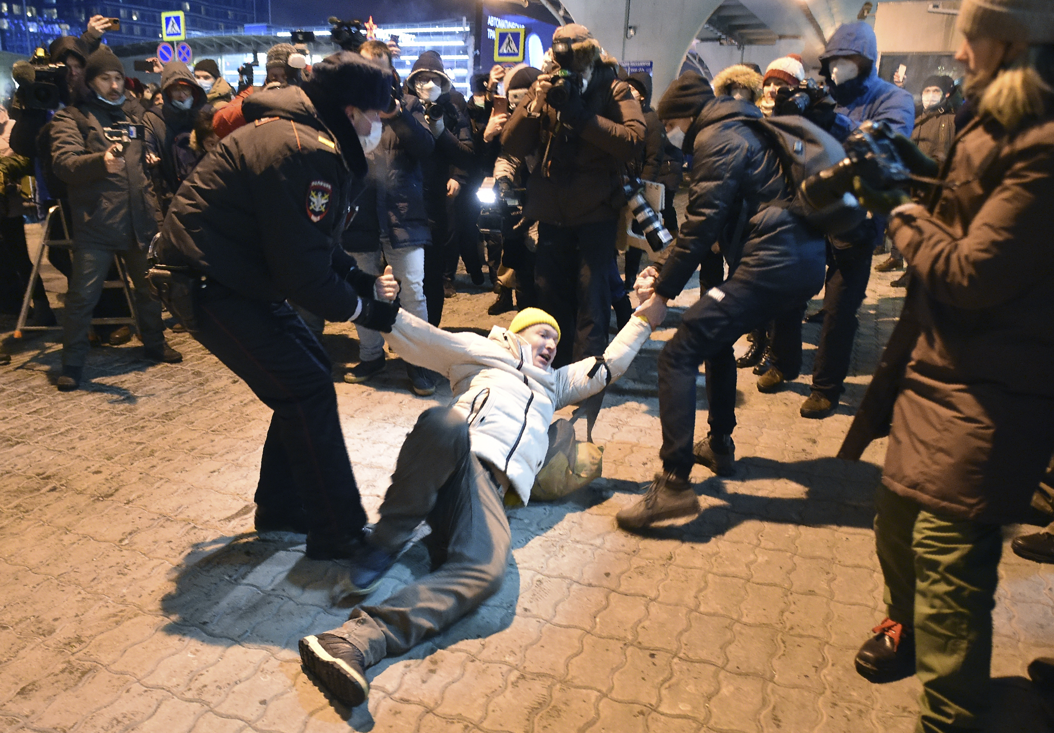 <p>Алексей Навални беше задържан при завръщането си от Германия в Русия</p>