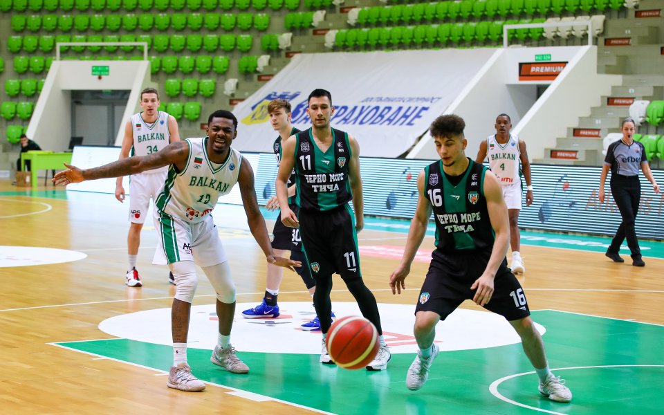 Балкан Ботевград разби на пух и прах отбора на Черно