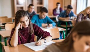 <p>Омбудсманът поиска отмяна на матурите за IV и X клас</p>