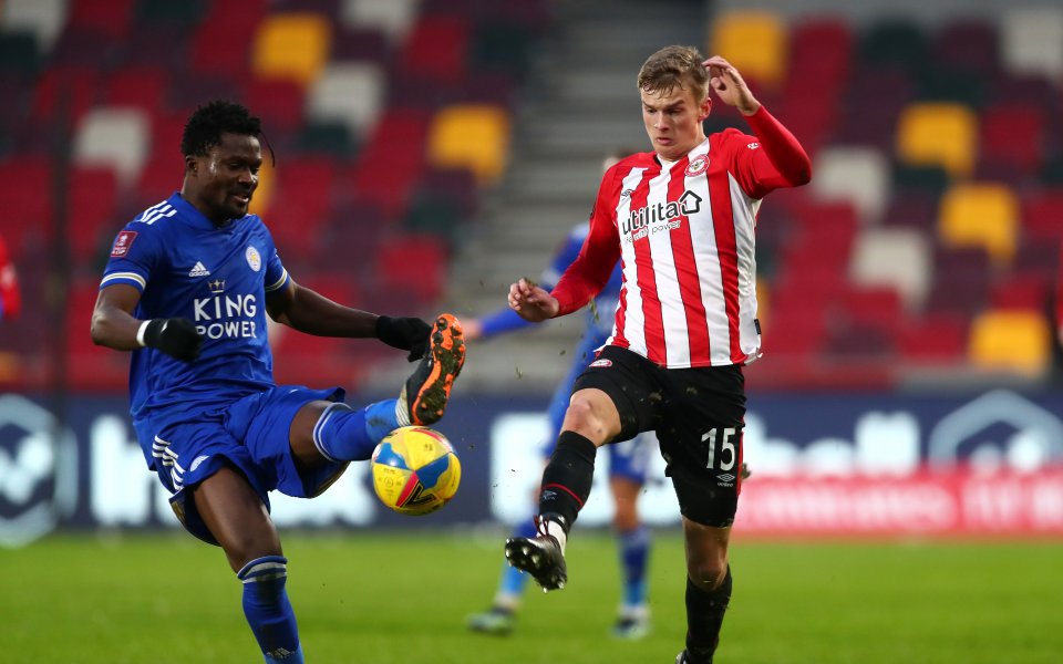 Шампионът на Англия от 2016 година Лестър Сити победи с