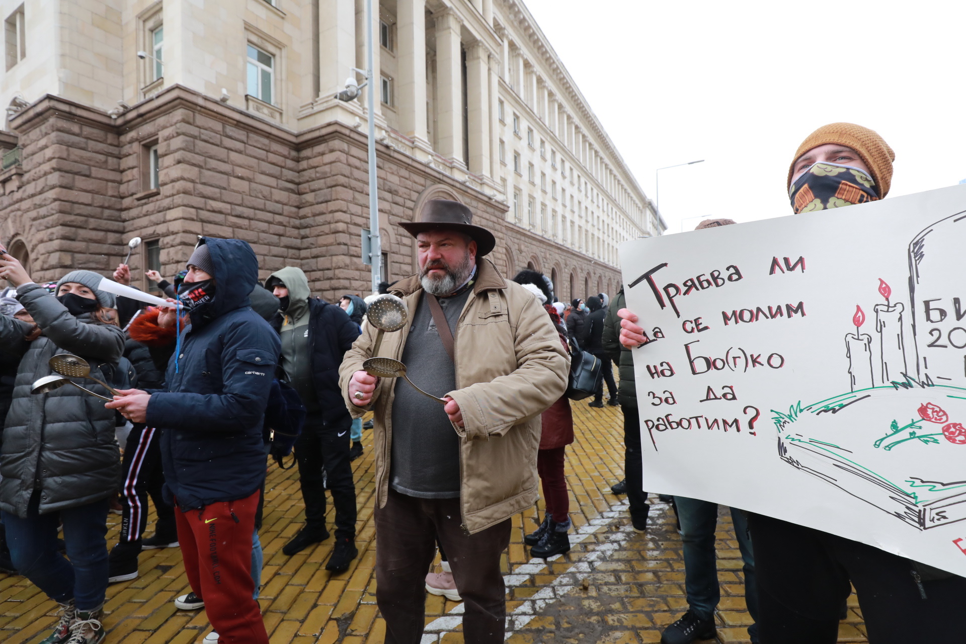 <p>Ресторантьорите излязоха на масов протест в София</p>