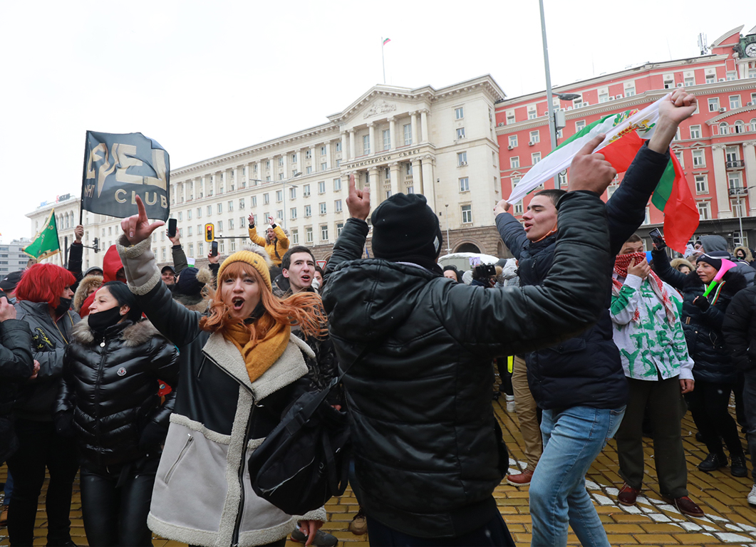 <p>Ресторантьорите излязоха на масов протест в София</p>