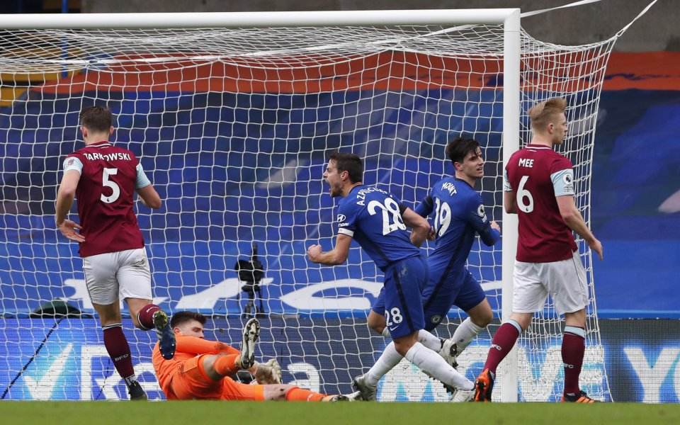 Отборите на Челси и Бърнли играят при резултат 1:0 в