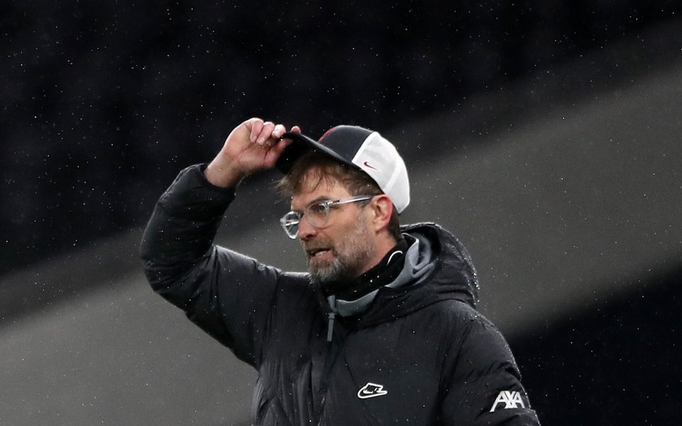 Стадион &bdquo;Анфийлд&rdquo; осъмна с послание в подкрепа на мениджъра на