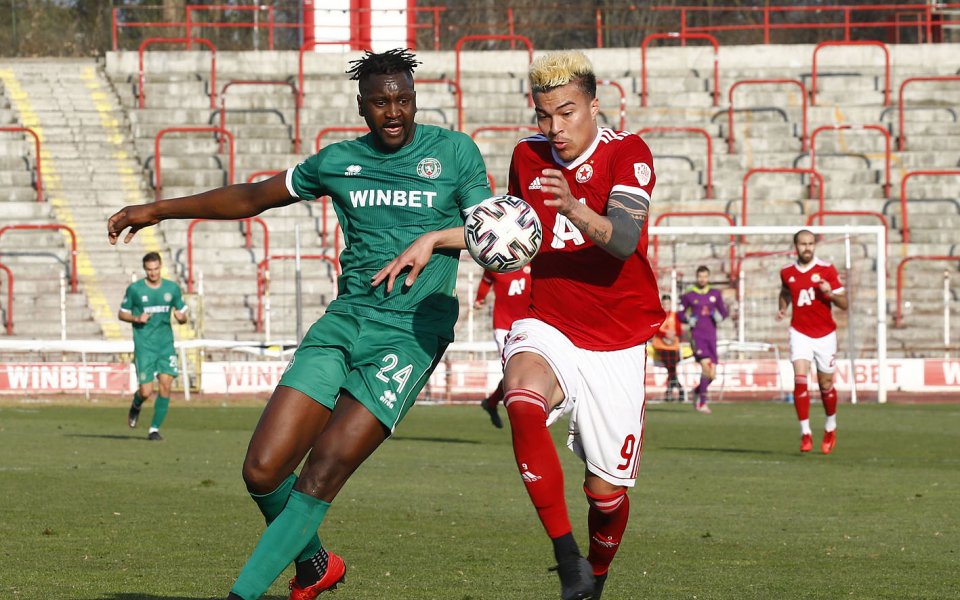 Още преди треньорът Веселин Великов да си тръгне от Ботев