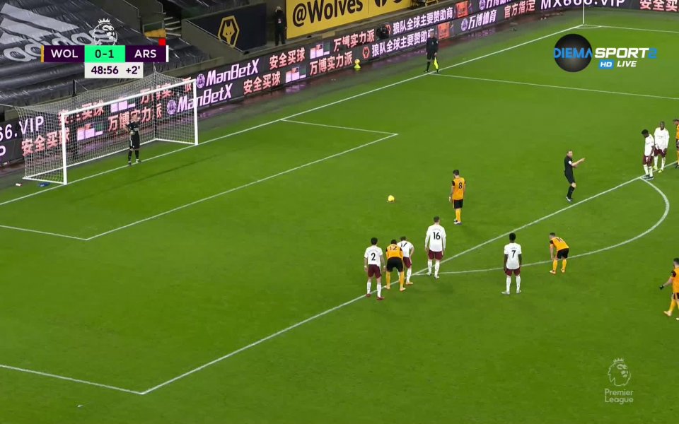 В последната минута на първата част домакините изравниха, а за