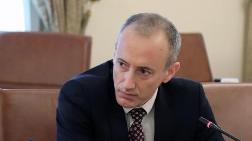 Министър Вълчев: Таксита и доброволци са готови до превозват зрелостници за матурите