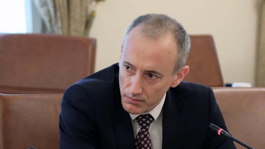 Министър Вълчев: Таксита и доброволци са готови до превозват зрелостници за матурите