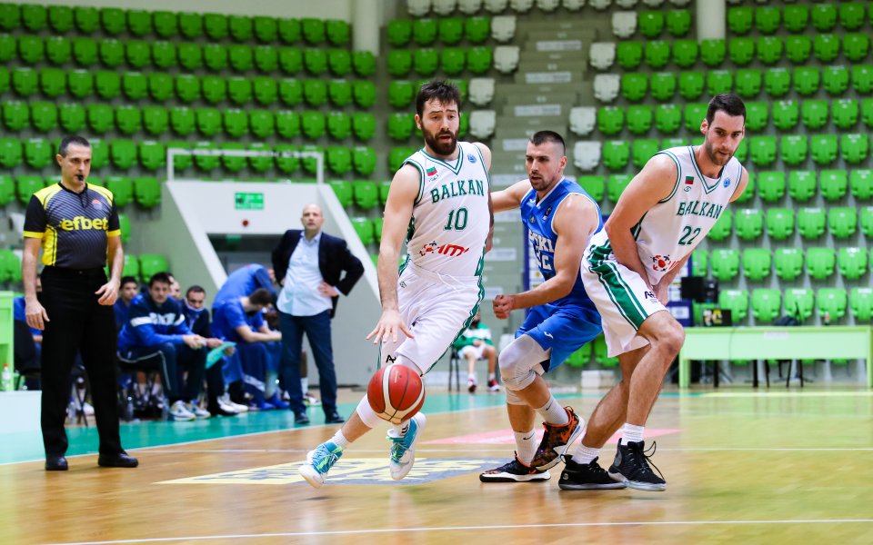 Данило Тасич отбеляза 27 точки и Левски Лукойл победи с