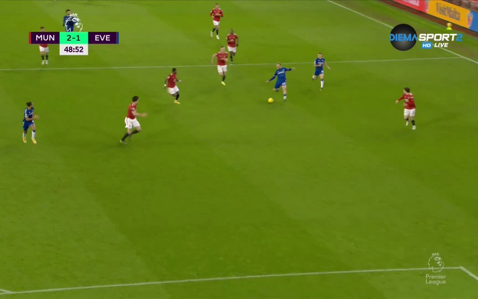 В 49-ата минута "карамелите" се върнаха в двубоя. Том Дейвис