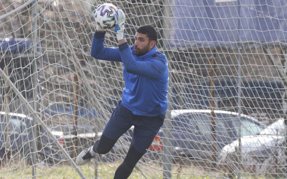 Вратарят Николай Кръстев се завърна в Ботев Враца, потвърдиха от