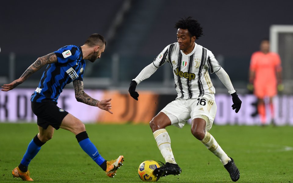 Халфът на Ювентус Хуан Куадрадо ще пропусне първия мач от