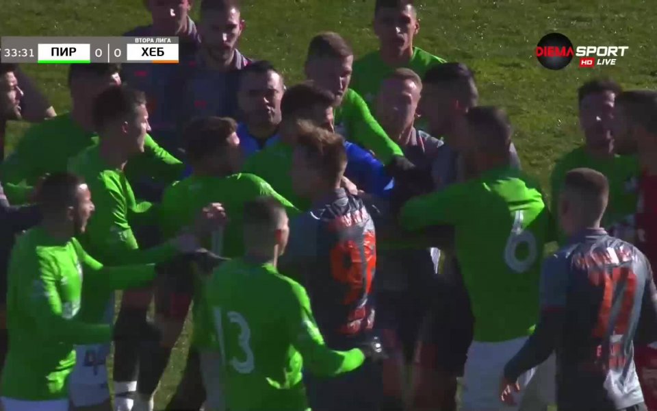 След като бе изминал малко повече от половин час игра