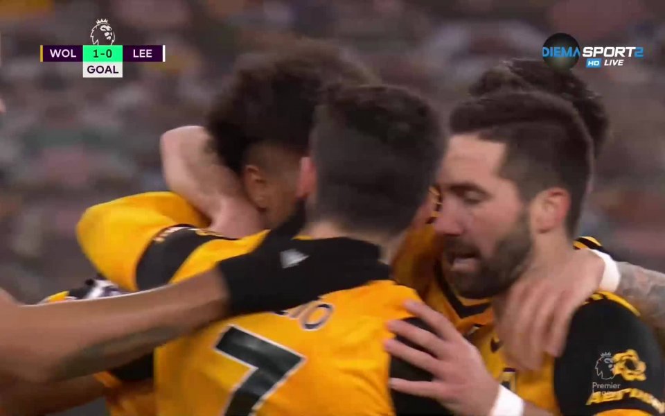 Вратарят на Лийдс Илан Меслие си вкара нелеп автогол, за