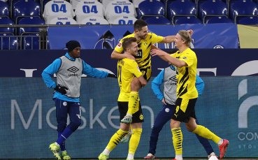 Отборите на Шалке и Борусия Дортмунд играят при резултат 0 4 в