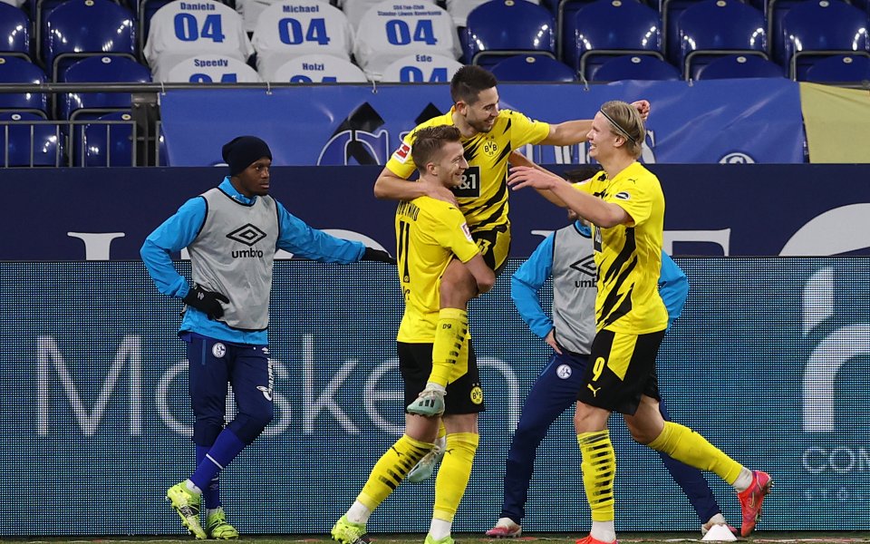 Отборите на Шалке и Борусия Дортмунд играят при резултат 0:4
