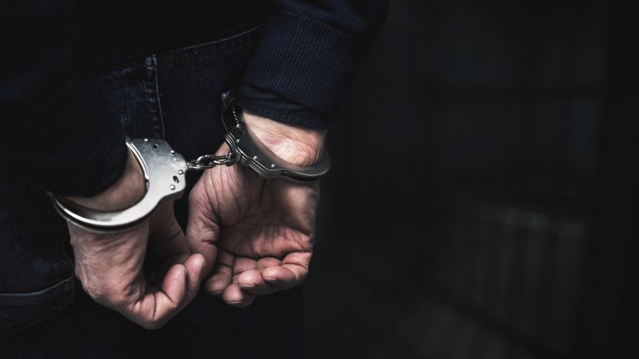 Арестуваха столичен полицай, куриер на бутикова дрога