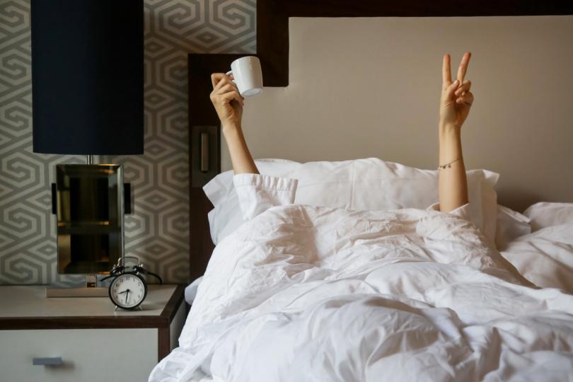 <p><strong>Повече сън</strong></p>

<p>Ако&nbsp;искате да горите мазнини трайно и лесно, е хубаво да си лягате рано и да ставате по-късно. Според някои проучвания, ако спите достатъчно дълго, това води до свалянето на килограми.</p>

<p>►&nbsp;<strong><a href="https://www.edna.bg/zdravoslovno/zlatni-syveti-pri-trudno-zaspivane-i-bezsynie-4663705">Да спиш като къпан: златни съвети при трудно заспиване и&nbsp;безсъние</a></strong></p>