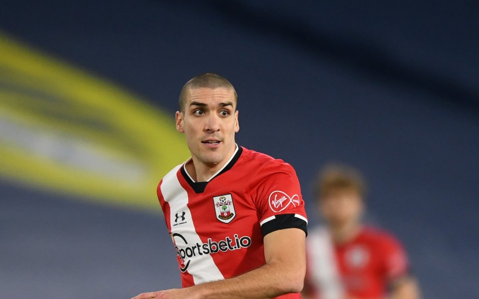 Полузащитникът на Саутхамптън Ориол Ромеу отпада до края на сезона