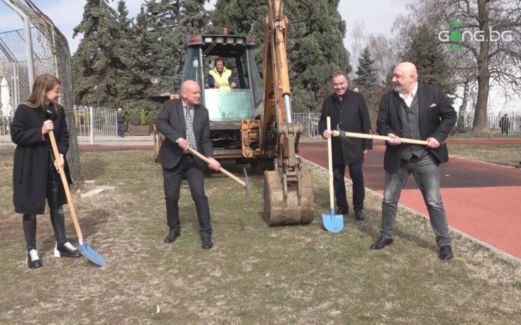 Красен Кралев с първа копка на ремонтните дейности в центъра за лека атлетика на НСА