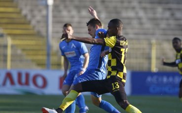 Отборите на Левски и Ботев Пловдив играят при резултат 0 1 в