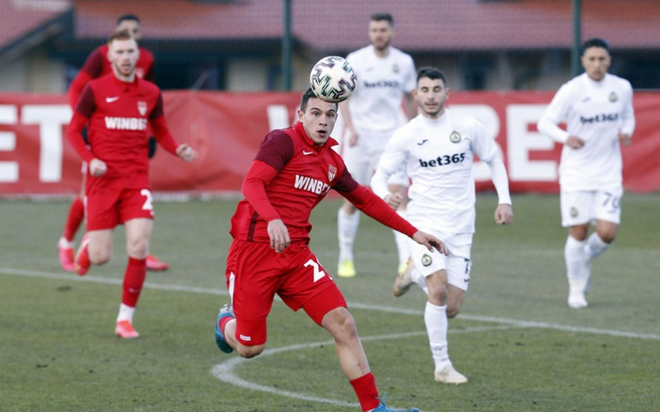 Освен Дилън Мертенс, Любо Пенев може да привлече в ЦСКА