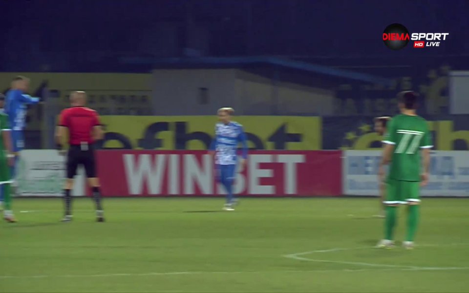 Малко след подновяването на играта Ботев Вр поведе в резултата