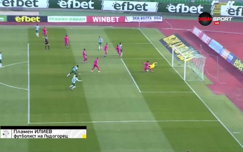 Вижте невероятното спасяване на Пламен Илиев от Лудогорец срещу Берое.