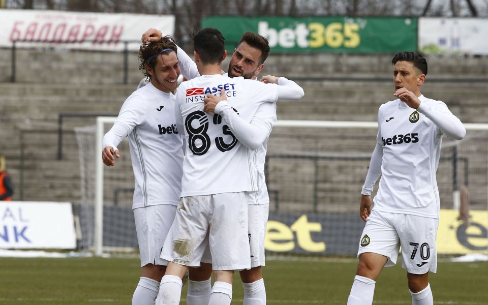 Отборът на Славия се наложи над Монтана с