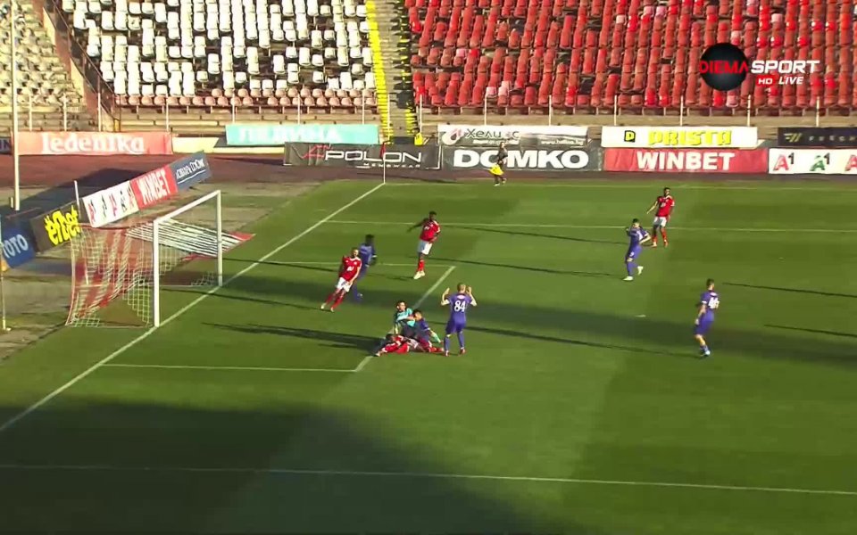 В 24-ата минута Георги Йомов изпълни много добър удар с