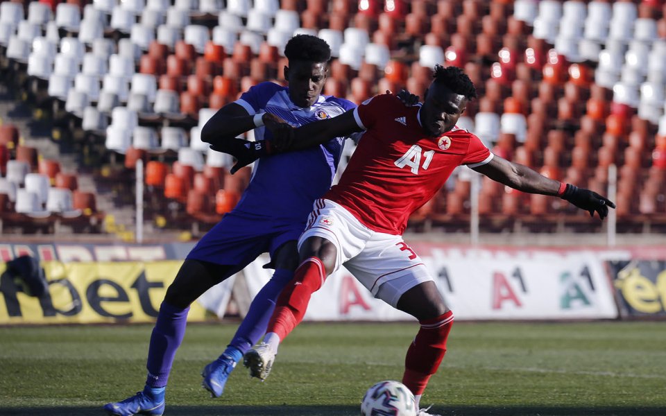 Отборите на Левски и Етър готвят размяна на играчи, разбра