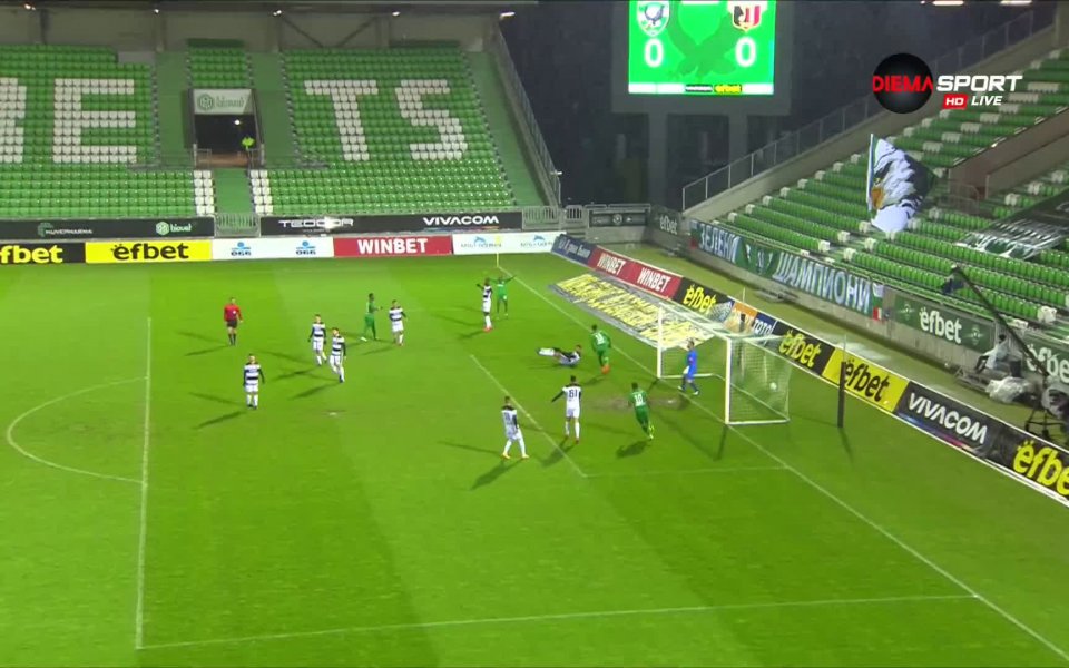 Втората част стартира шеметно за Лудогорец. Бърнард Текпетей нахлу отляво