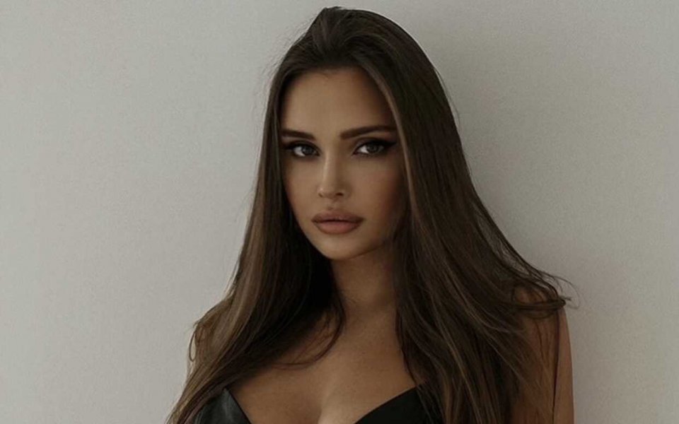 Олимпийската шампионка по художествена гимнастика Каролина Севастянова продължава да глези