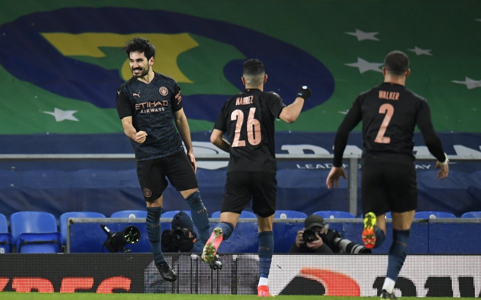 Отборите на Евертън и Манчестър Сити играят при