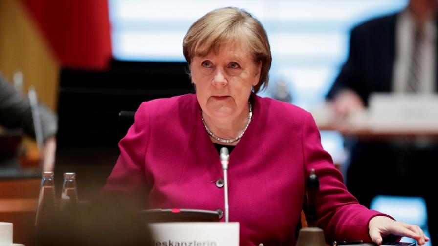 Меркел зове за „скромен Великден” в Германия