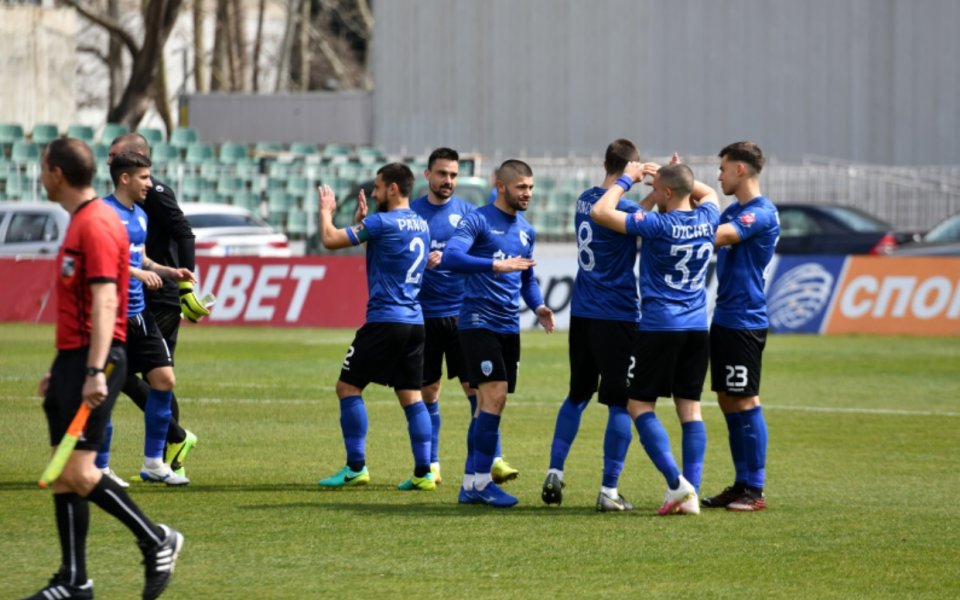 Отборът на Черно море се наложи с 2:0 над Локомотив