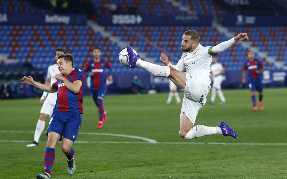 В първи мач от 29-ия кръг на Ла Лига Уеска