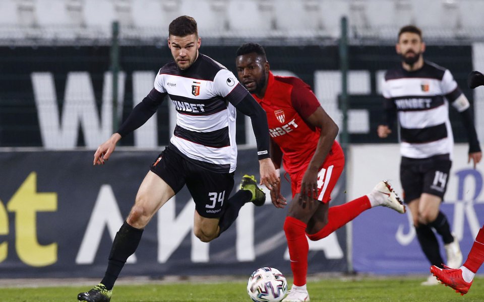 Царско село и Локомотив Пловдив откриват осмия кръг в efbet