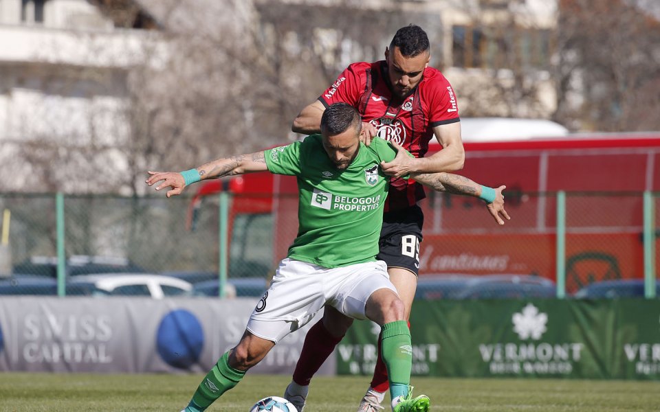 Пирин Благоевград и Локомотив София играят при резултат